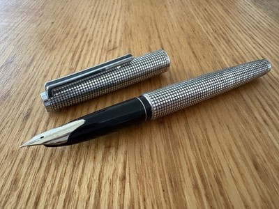 JAPAN PILOT CUSTOM Sterling Silver 1971 vintage 18K nib size F fountain pen
