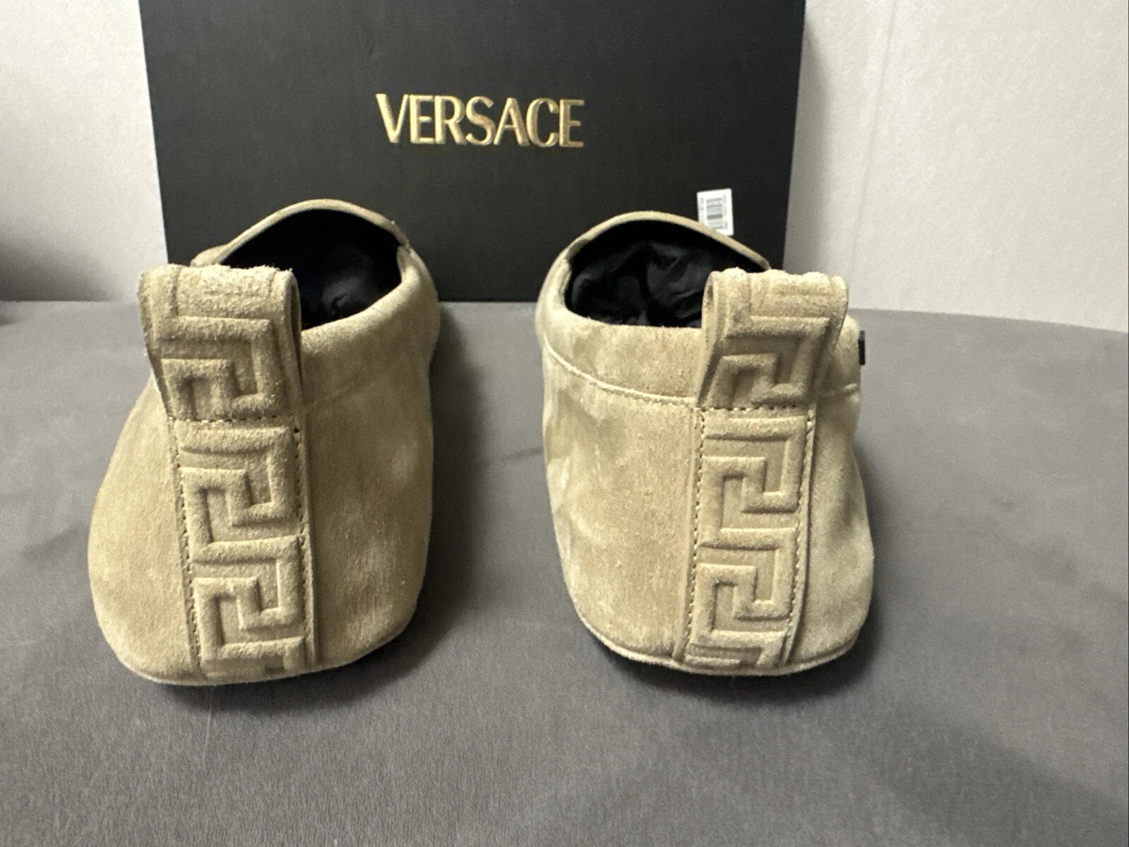 Scarpe mocassini Versace Villa scamosciate da guida Greca nuove $775 taglia 41