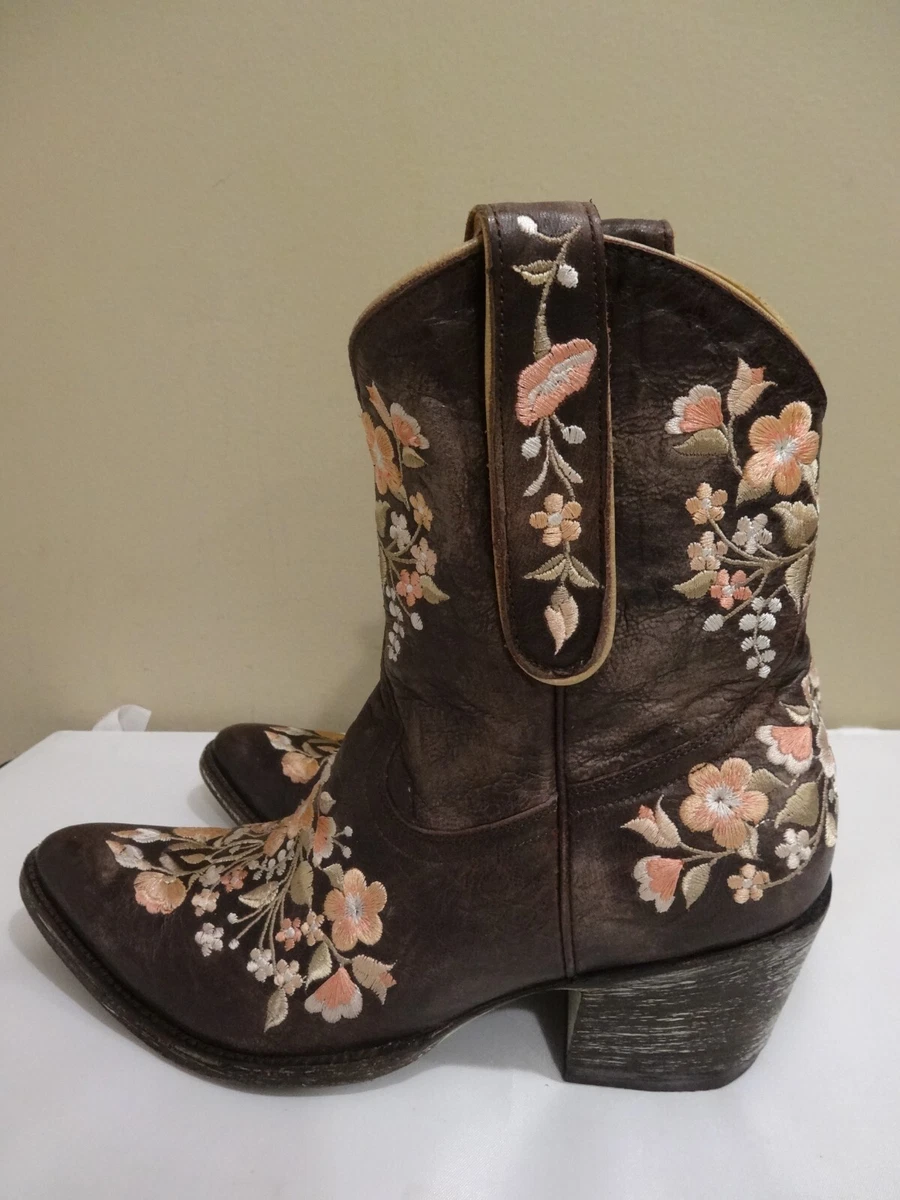 Old Gringo Sora Floral Embroidery distressed leather boots. Size 8.5 B