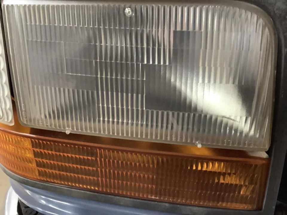 Passenger Right Headlight From 8501 GVW Fits 92-97 FORD F250 PICKUP 347141 - Image 3 of 4