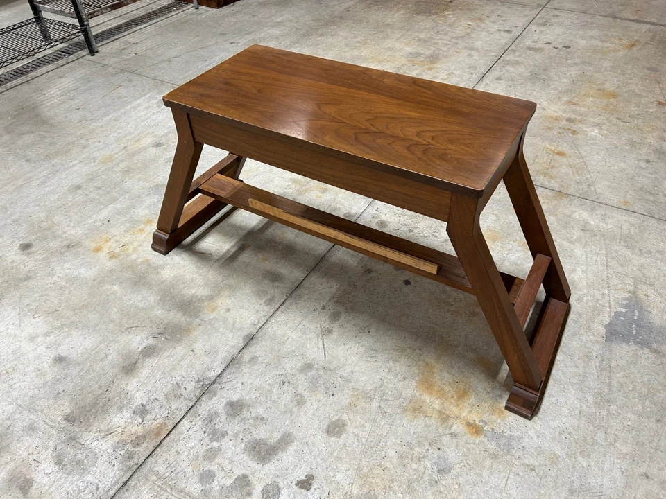 Banco de órgano Conn vintage medidas 32 1/4 pulgadas de ancho x 23 pulgadas de profundidad x 15 pulgadas de profundidad HACER OFERTA Foto 2 de 4