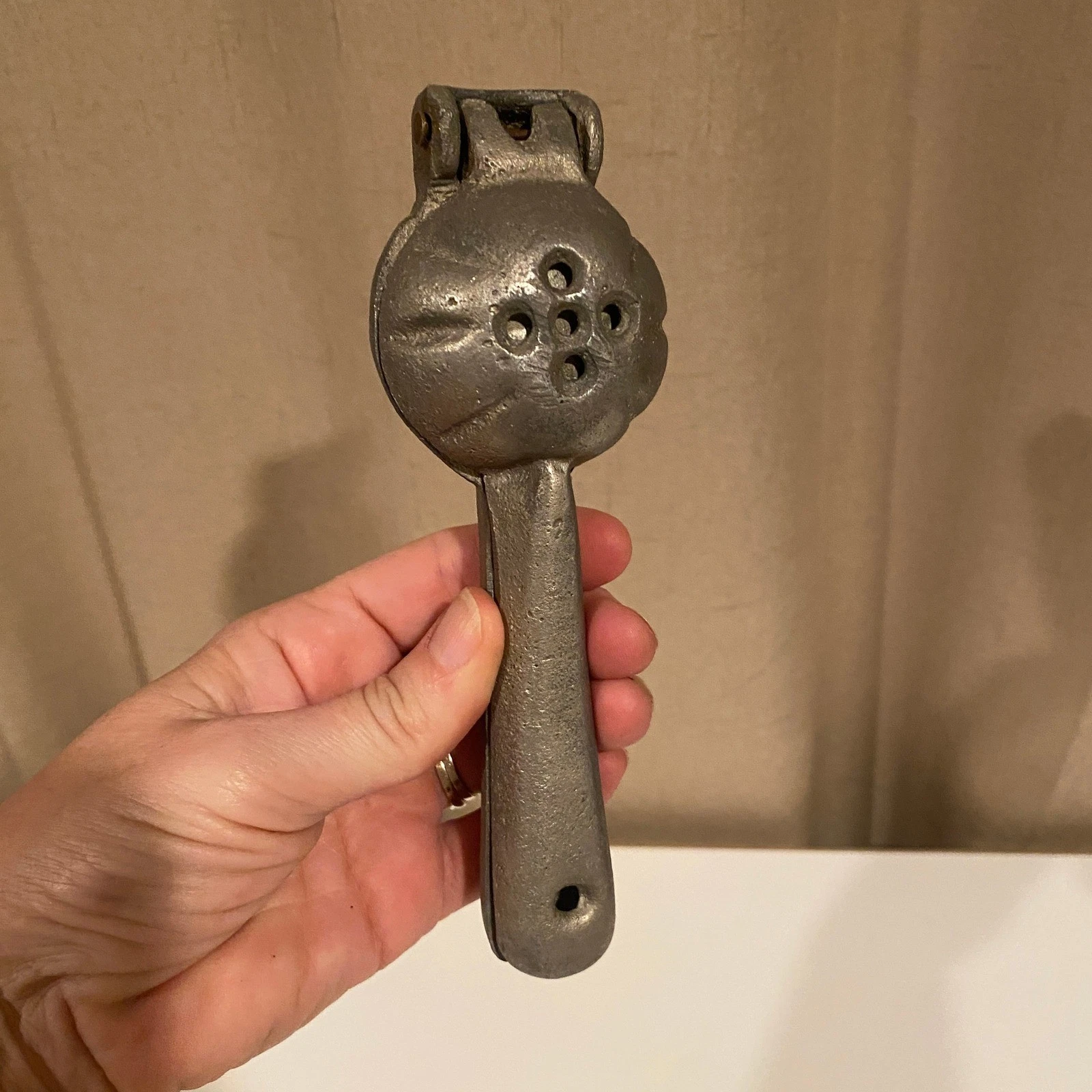 Vintage Cast Iron Citrus Juicer Manual Lemon Lime Press Kitchen Tool Squeezer