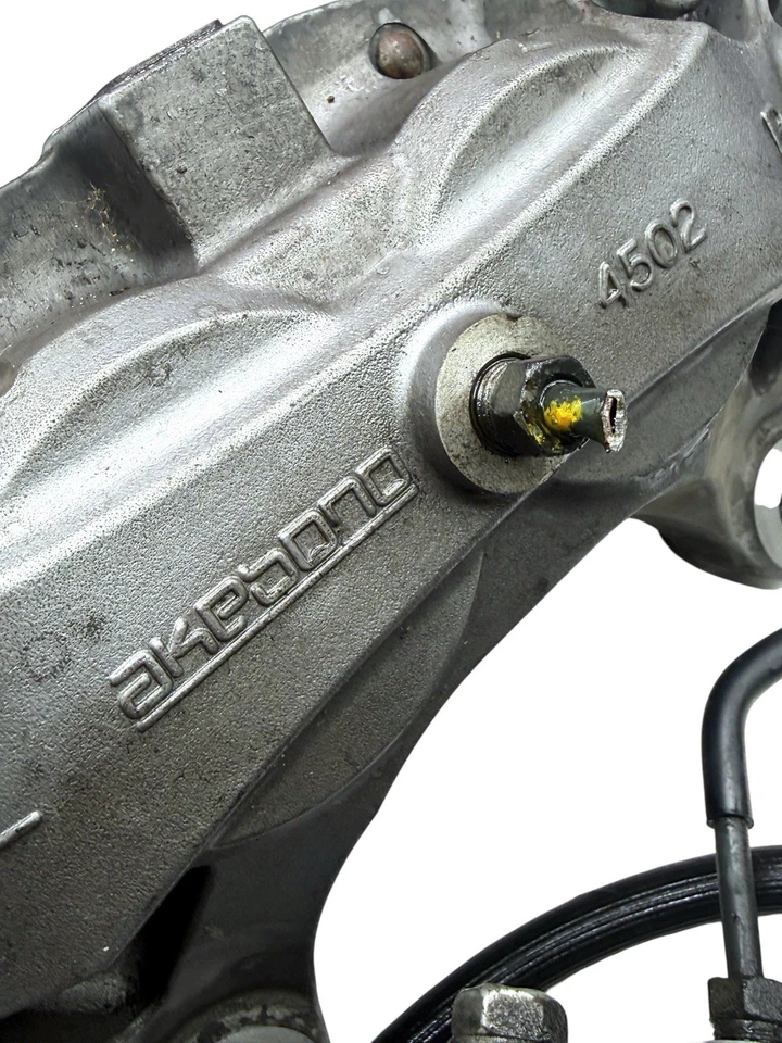 07-20 Infiniti Nissan G37 350Z 370Z Akebono Brake Calipers Set OEM - Image 4 of 4