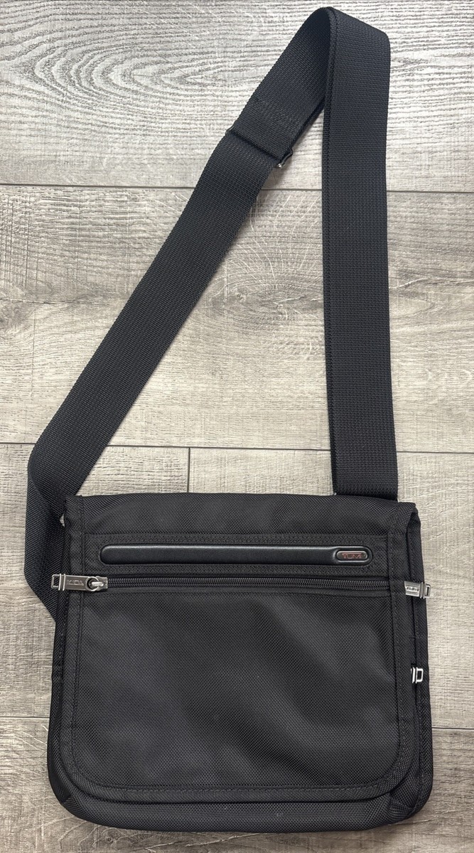 TUMI 22105 DH メッセンジャーバッグ s-l1200.jpg