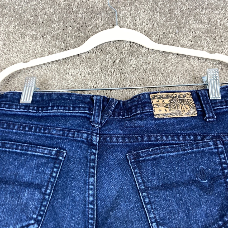 Liberated By Volcom Inc. Denim Shorts Women's Size 7 Blue Low Rise 5-Pocket - Image 4 of 4