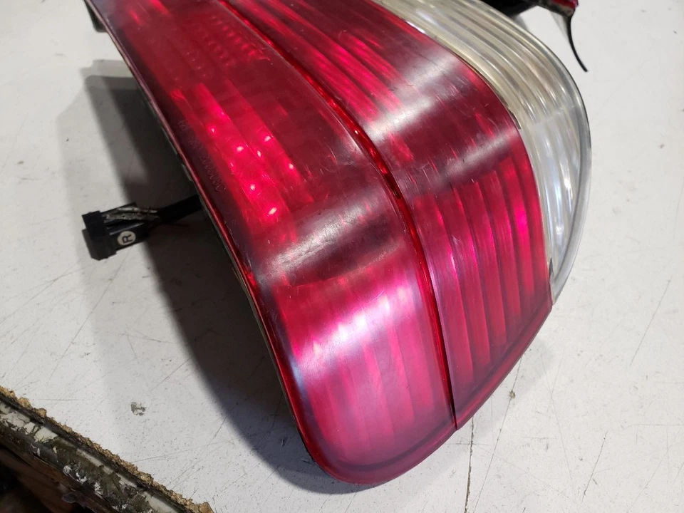 Luzes traseiras esquerda e direita AFTERMARKET - 1995 BMW 740I E38 Euro Spec automático - OEM - Imagem 3 de 4