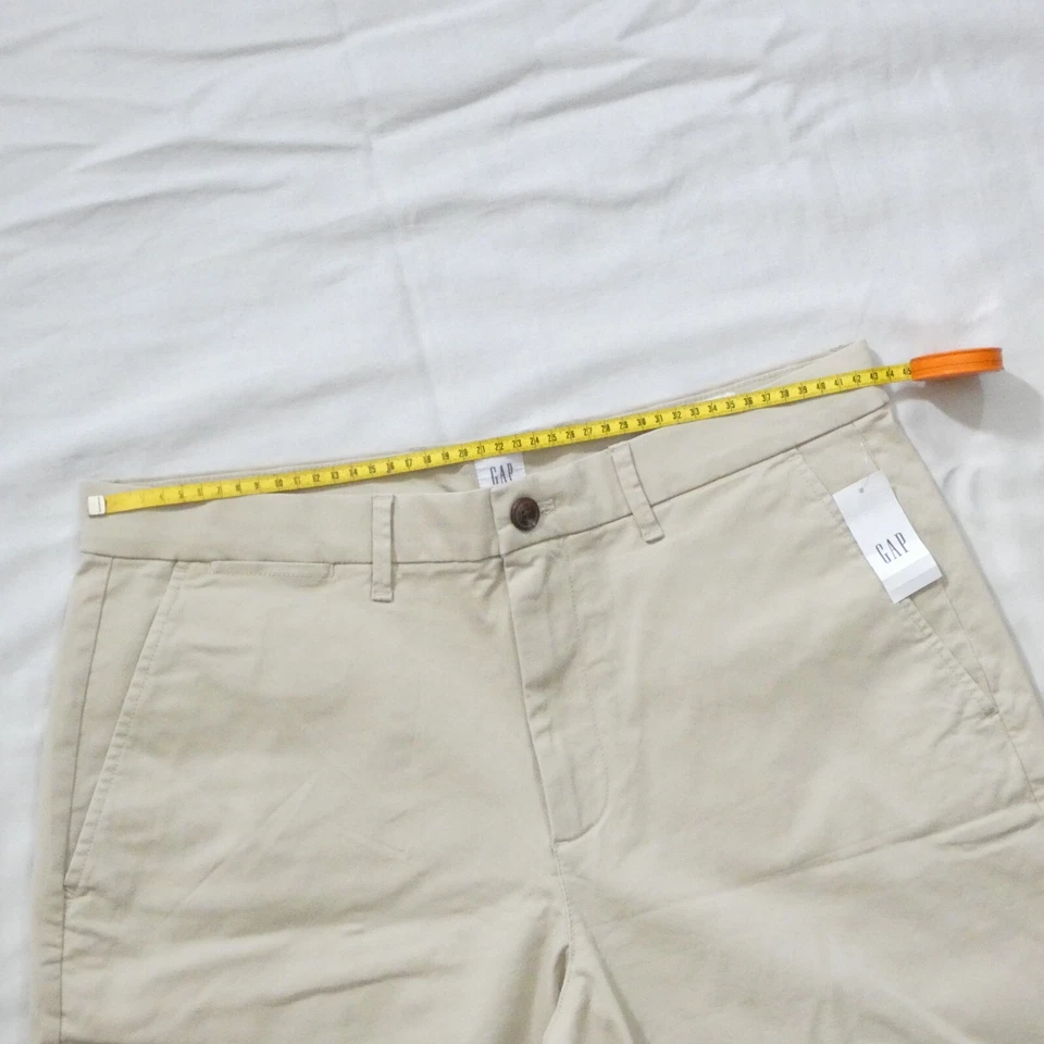 SHORT BERMUDA GAP COULEUR BEIGE TAILLE 33 JAMAIS PORTE - Photo 4/4