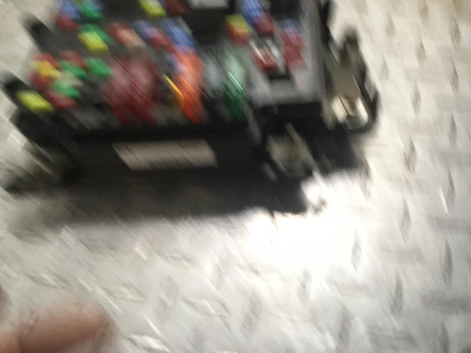 2002 SILVERADO 2500HD 6.0 2WD GMC SIERRA 熔断器原始设备制造商 P/N 15328806-05  — 第 2/4 张图片