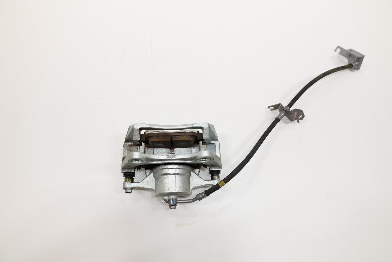 2022 - 2026 HYUNDAI TUCSON 2.5L FWD FRONT LEFT DISC BRAKE CALIPER W/ HOSE OEM