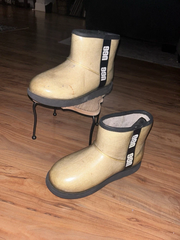 UGG Classic Clear Mini Boot. - Image 2 of 4