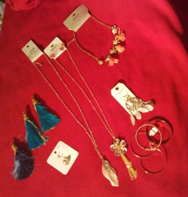 Craft, Junk Jewelry LOT, majority fixable jewelry feathers, tassels few on card