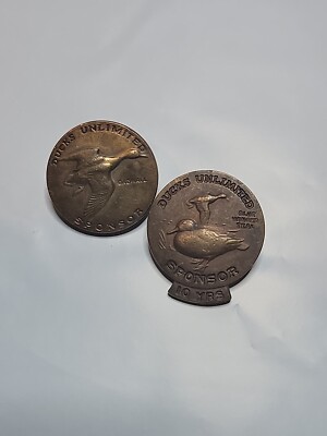 2x 1973 Ducks Unlimited Pin Back 10 Year Sponsor Blue Wing Teal & Gadwall Read