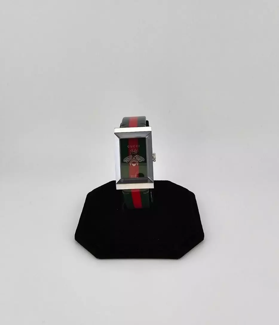 Montre à quartz femme Gucci cadre G ton vert et rouge   YA147408