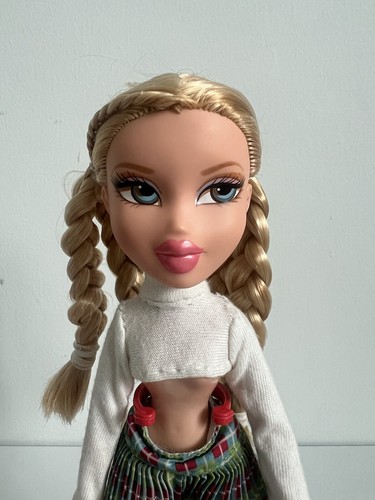 Bratz Class Cloe UK Version - Picture 7 of 9
