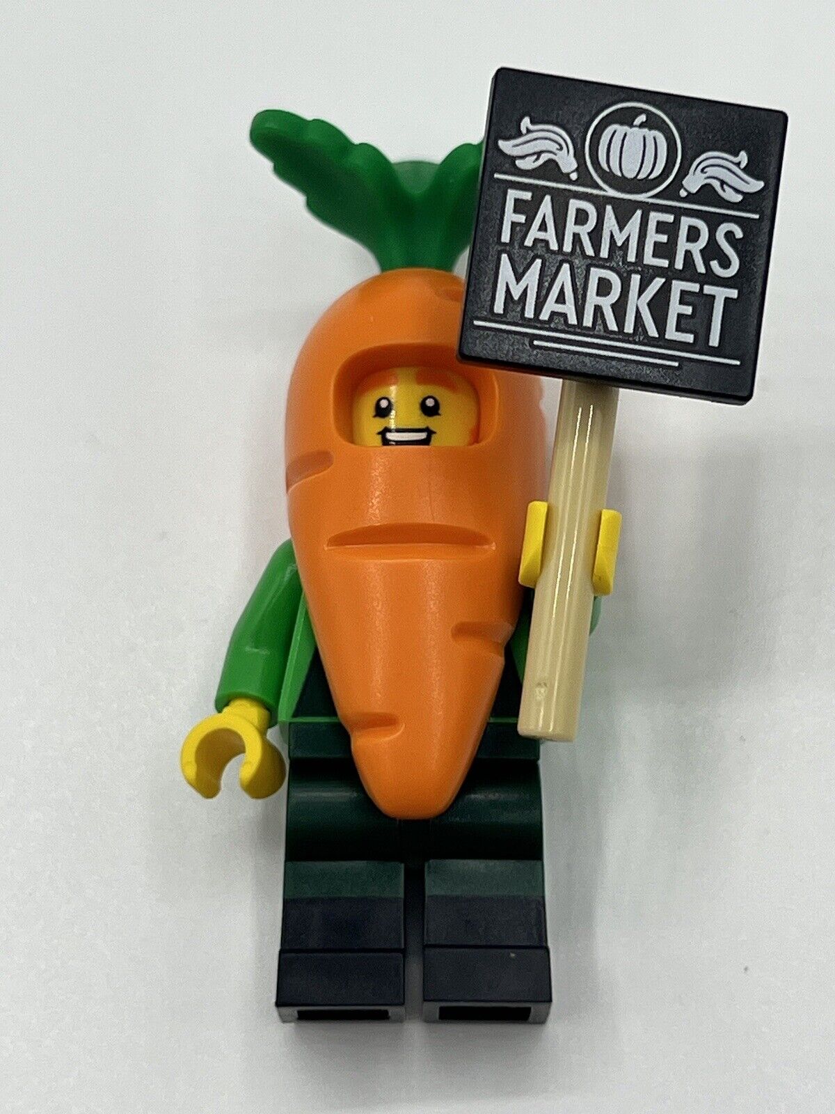 LEGO 71037 Series 24 - Collectible Minifigures Carrot Mascot