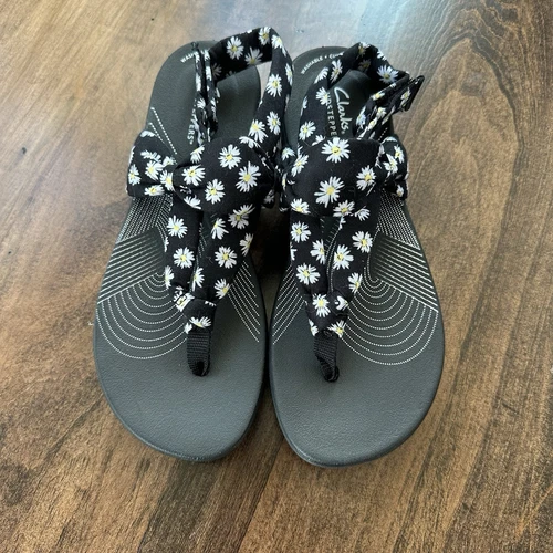 Sandali Cloudsteppers by Clarks taglia 8 maglia Arla Nicole margherite nere