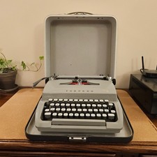 Working typewriter Torpedo 18 Classic  - Working vintage typewriter 1960S. thumbnail