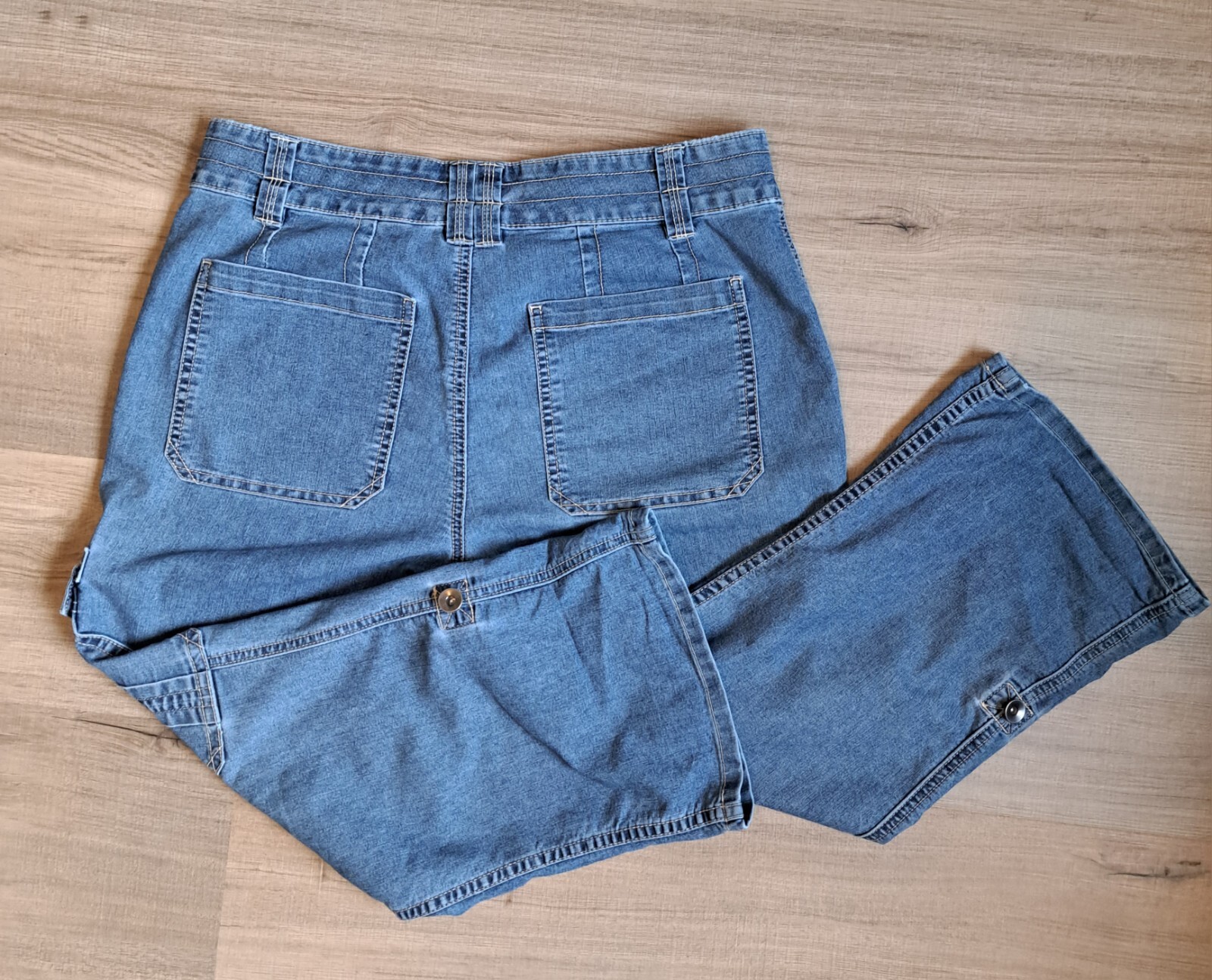 Coldwater Creek Women's Denim Cargo Capri Pants Size 10 Blue Medium