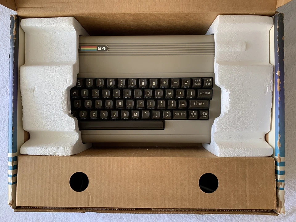 COMMODORE 64 KEYBOARD WITH ORIGINAL BOX & POWER CORD & USER GUIDE - MANUALS ETC - Image 4 of 4