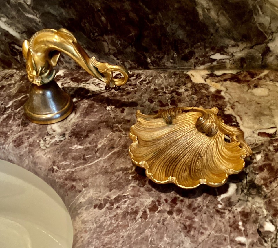 SHERLE WAGNER Vintage SOAP DISH Rococo SHELL Footed Gold Plated Brass w ...