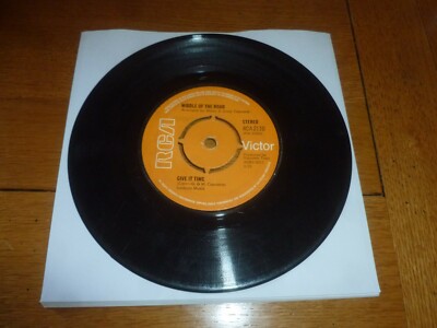MIDDLE OF THE ROAD  - Give it time - UK 7'' Vinyl Single 