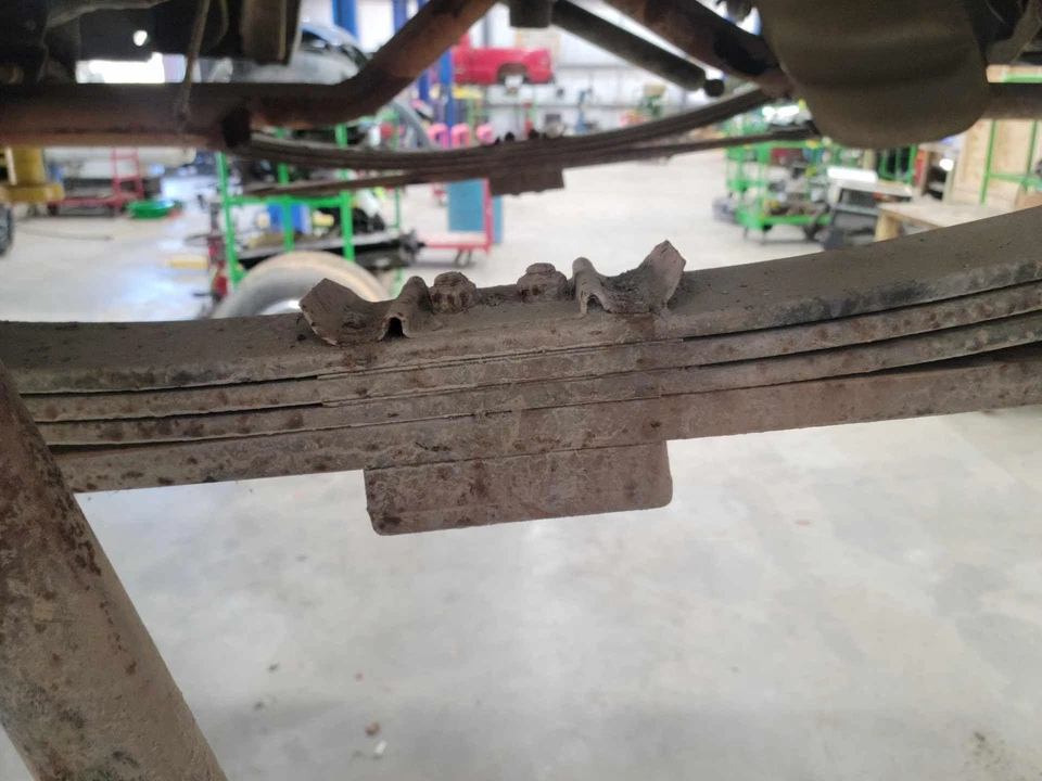 Ford F-150 2009-2014 código de montaje de resorte de hoja trasera "G" genuino OEM DL3Z5560D Foto 3 de 4