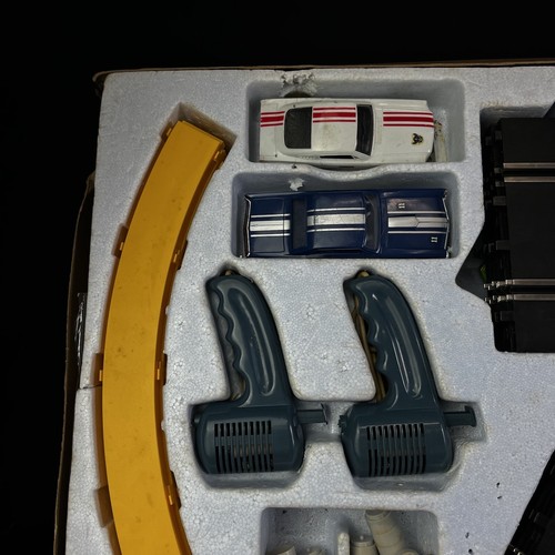 AURORA AMERICAN CLASSIC ROAD RACING SLOT CAR SET 1:32 BOXED 1960s - Picture 10 of 24