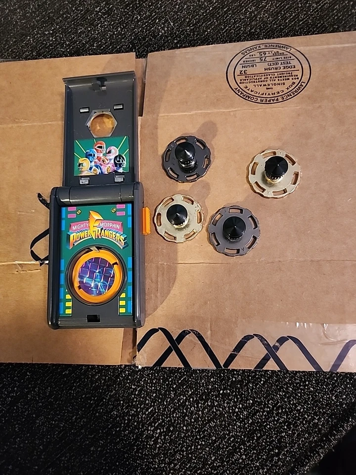 Винтажная пусковая установка 1993 Mighty Morphin Power Ranger Spin Fighters и 4 спиннера - Изображение 3 из 4