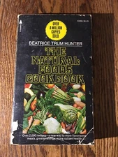 THE NATURAL FOODS COOKBOOK by Beatrice Trum Hunter  1972 paperback GREAT RECIPES
