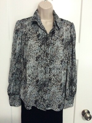 Jones New York size 6 lined in front slight V-neck button down career blouse