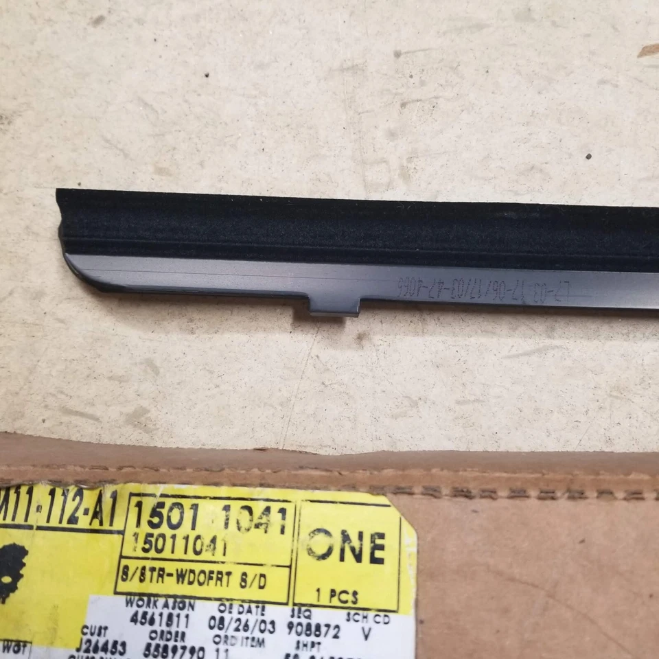 Cinturón de ventana de puerta GM 15011041 Foto 3 de 4