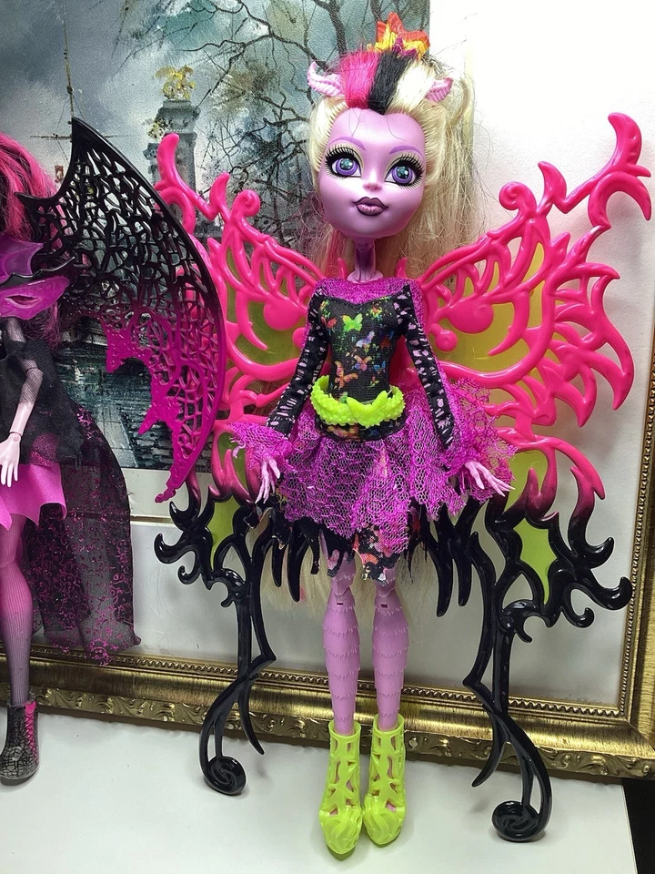 Monster High Draculaura Ghouls Rule & Monster High Freaky Fusión Bonita Fémur Foto 2 de 4