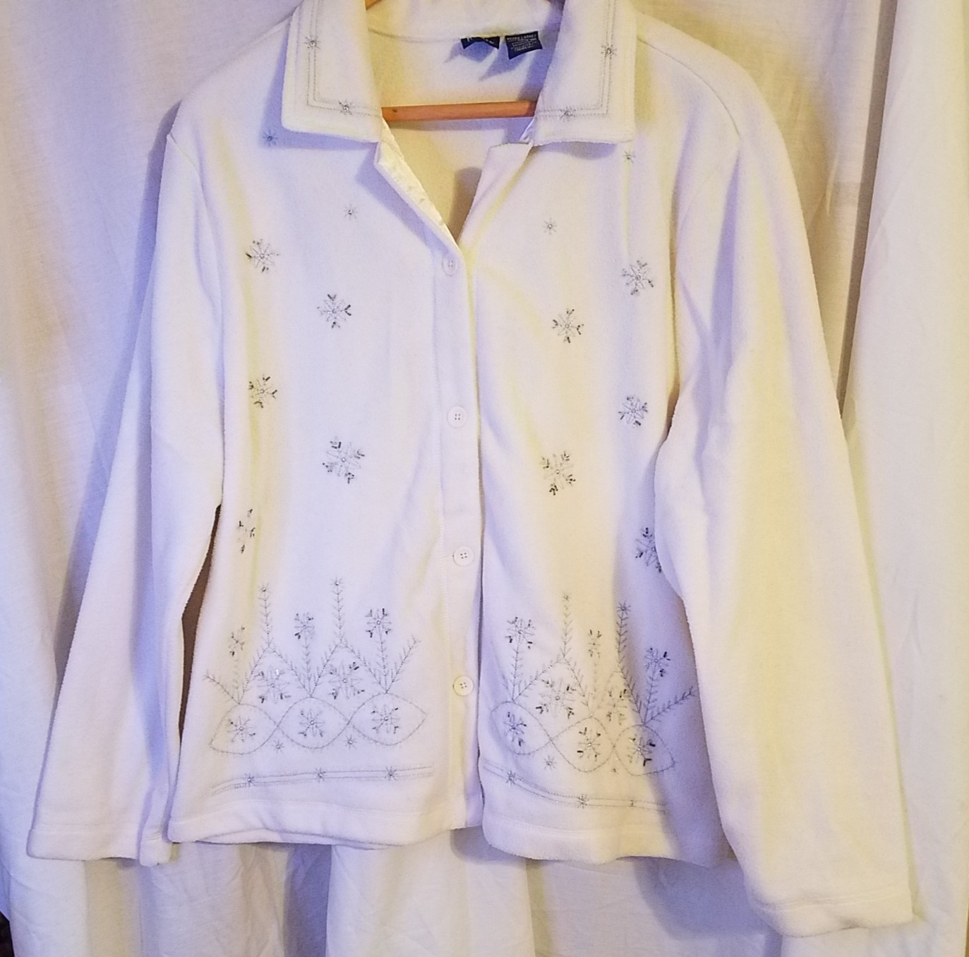 Basic Editions White Button Down Snowflake Holida… - image 1