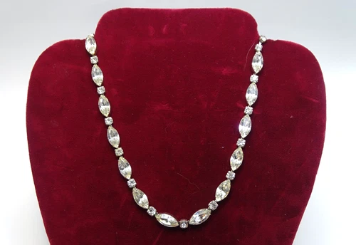 Vtg. WEISS Signed Rhinestone Costume Jewelry Necklace - S1