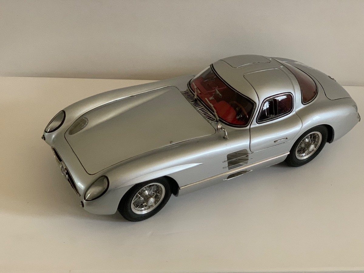 CMC Mercedes 300 SLR Coupé 1955 échelle 1/18 - Argent, Modèle Neuf M076