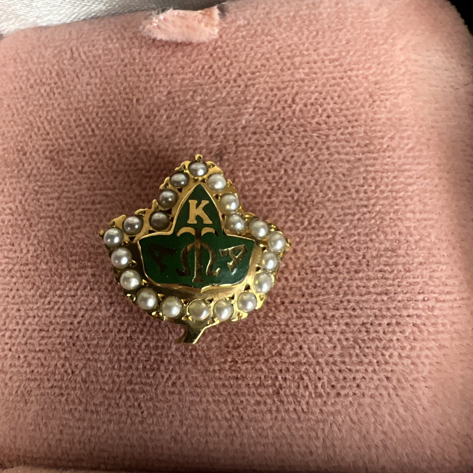 Vintage 10K Gold Alpha Kappa Alpha AKA Sorority Badge Pin Seed Pearls