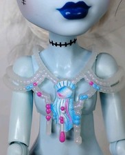 Monster High G3 Monster Fest Lagoona Blue Doll Draped Pearl Necklace Jewelry