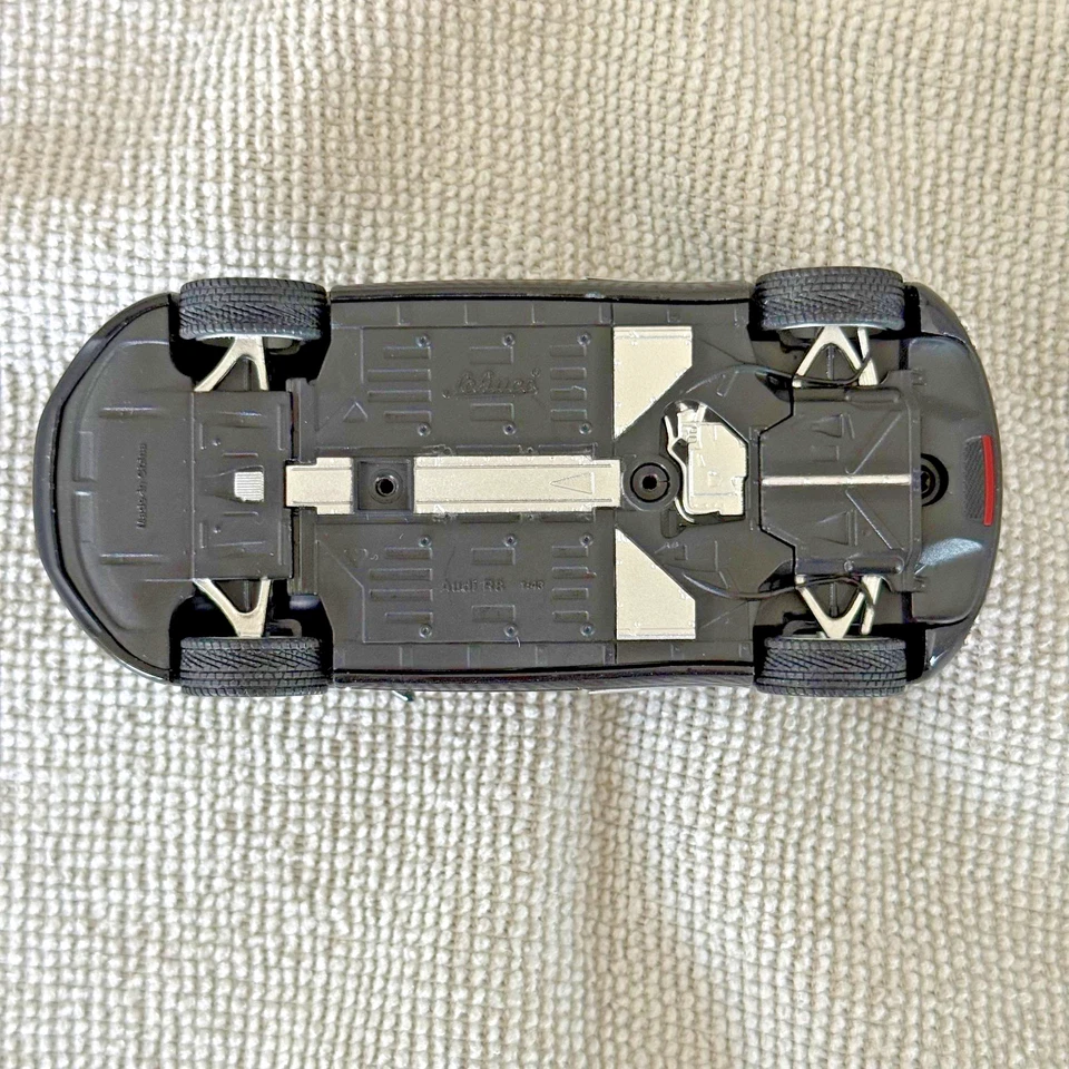 Audi R8 cupé Schuco 1:43 edición de lanzamiento - negro metálico, interior rojo - limpio Foto 4 de 4