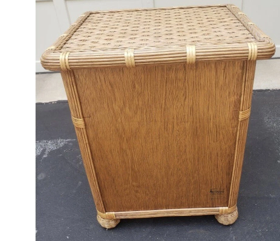 Par de mesitas de noche vintage tejidas de mimbre con cajones excelentes 25H.21w.18 Foto 4 de 4