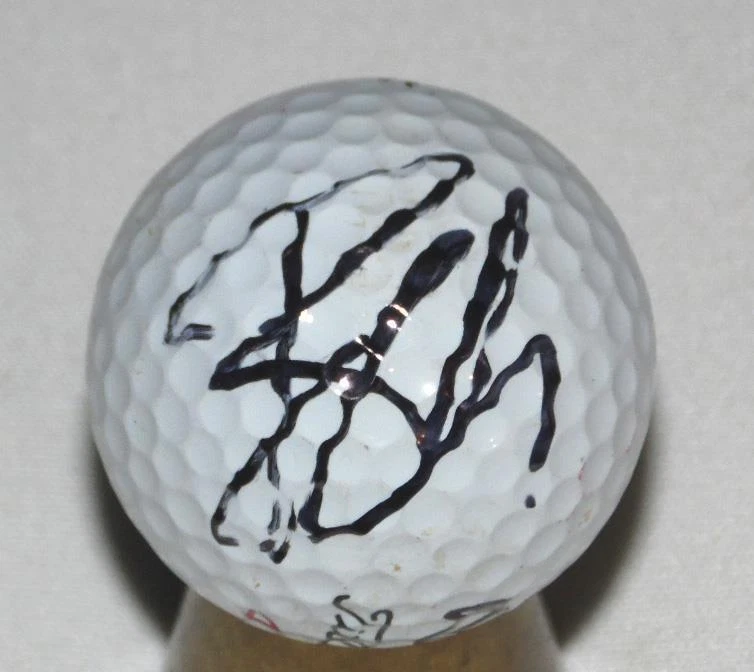 Pelota de golf firmada por Ryan Moore 2004 AM AND UNLV Champions Foto 2 de 2