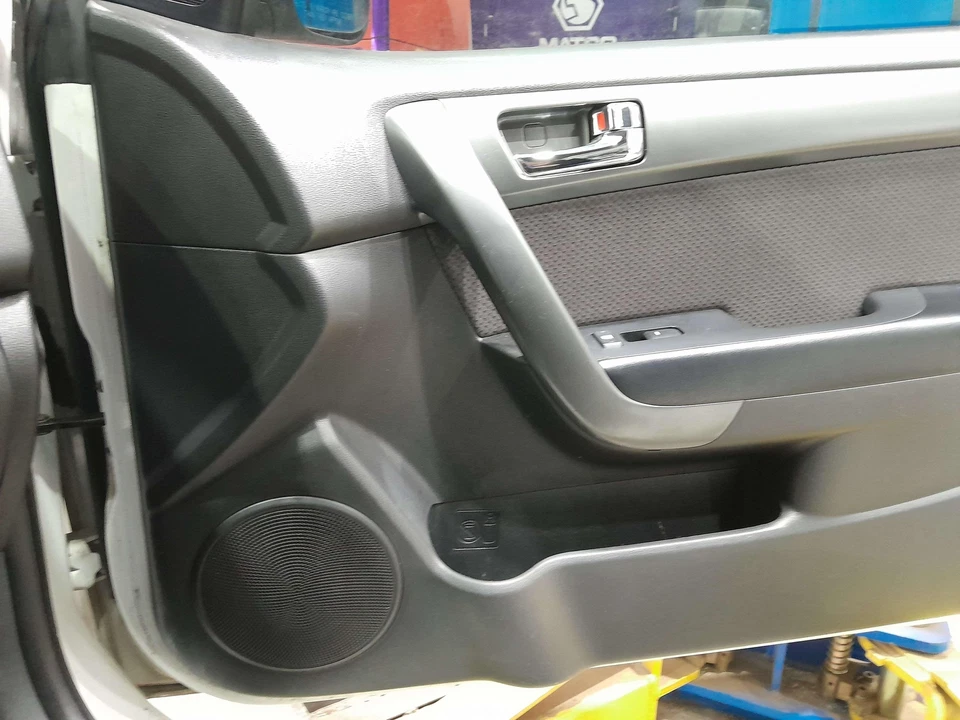 Panel de moldura de puerta delantera Kia Forte Koup 10-13 tela negra lado derecho del pasajero OEM Foto 3 de 3