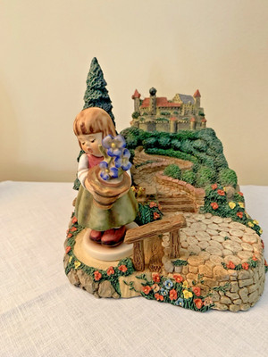 Hummelscapes  Castle On A Hill  #936D & Goebel Erste Ausgabe Germany Figurines