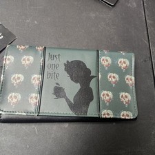 Nuevo con etiquetas Disney - Dani Danielle Nicole - Blancanieves - Manzana venenosa - Cartera con solapa