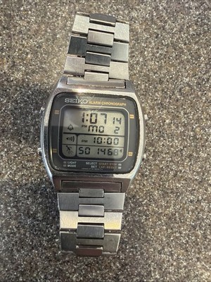 RARE! Vintage SEIKO A714-5009   Running Man LCD Watch 1983 Alarm Chrono New Batt