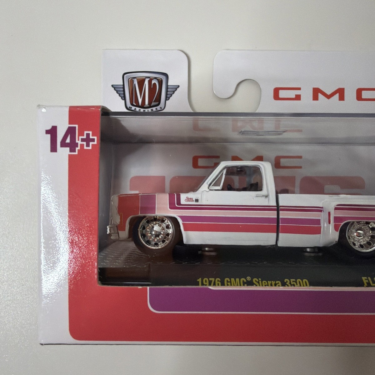 M2 Machines Squarebody 1976 GMC Sierra 3500 Pickup Pink/White 800