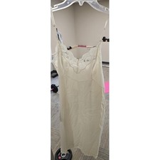 Vintage Vanity Fair Ivory White Lace Trim Antron Nylon Full Slip Dress Size 34 L