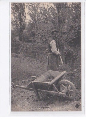 TYPES DES CHARENTES: a winemaker - very good condition