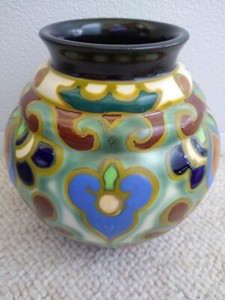 1930s Japan Hand Painted GOUDA Style Vase 6 1/4"