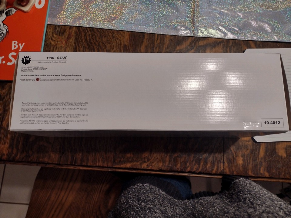 United Rentals 2014 Collector's Series XII Freightliner with Rollback