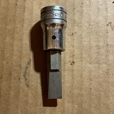Snap-on Sw32a 12 Drive Flat Head Slotted Bit Socket Chrome - C Snap-on Sw32a 12 Drive Flat Head Slotted Bit Socket Chrome - C